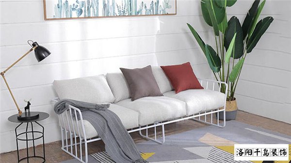 洛陽裝修公司哪家好又便宜？北歐風沙發搭配技巧